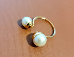 Pearly U-Shaped Ring