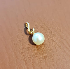 Pearly Sparkling Pendant